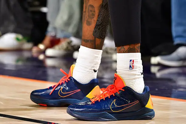 B体育app下载-格林穿着Kobe5，得到26分5篮板6助攻1抢断